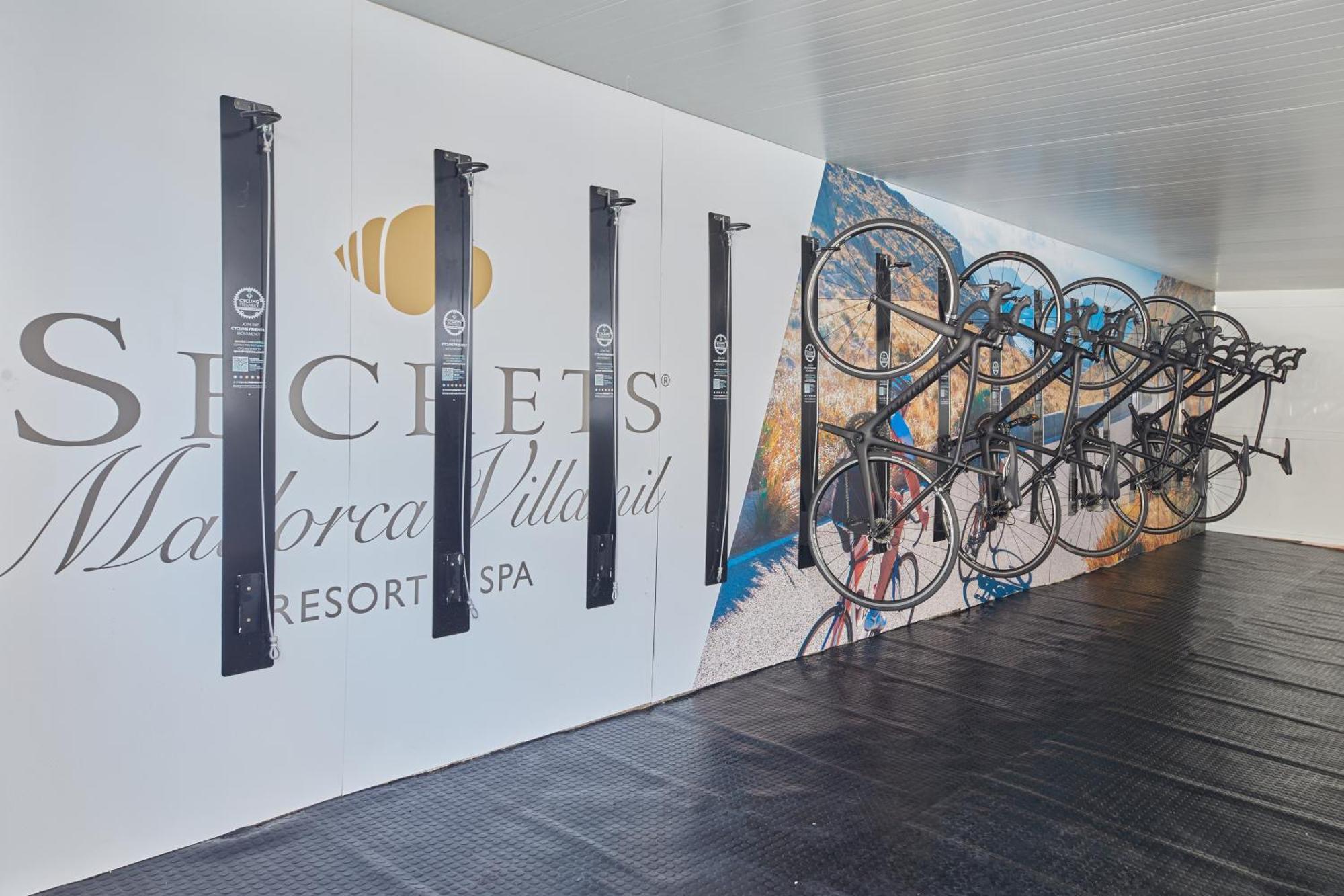 Secrets Mallorca Villamil Resort & Spa - Adults Only 帕格拉 外观 照片 Bicycle parking at the entrance of the resort