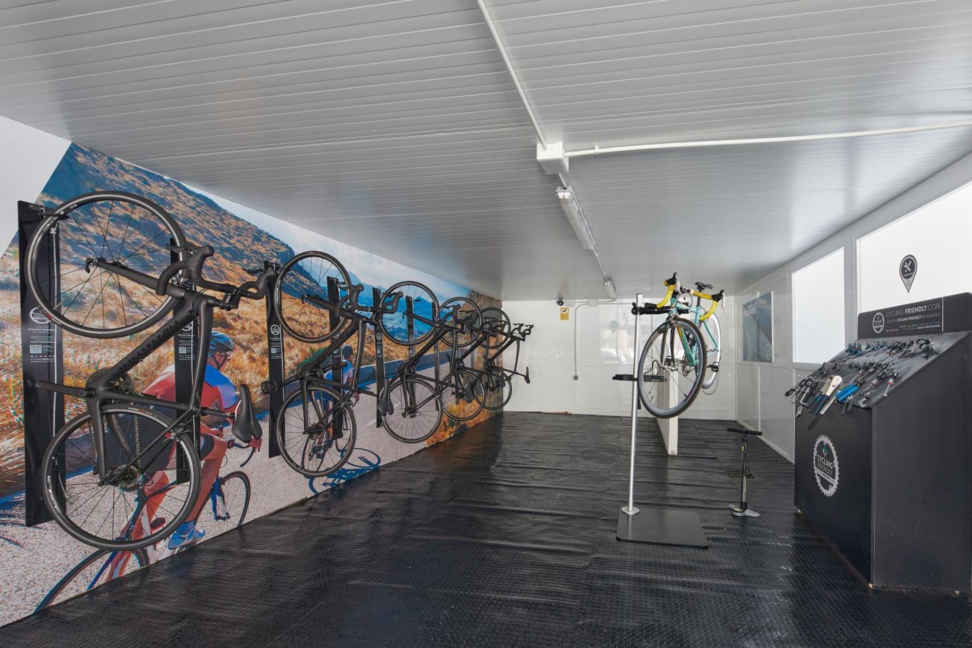 Secrets Mallorca Villamil Resort & Spa - Adults Only 帕格拉 外观 照片 The bike room