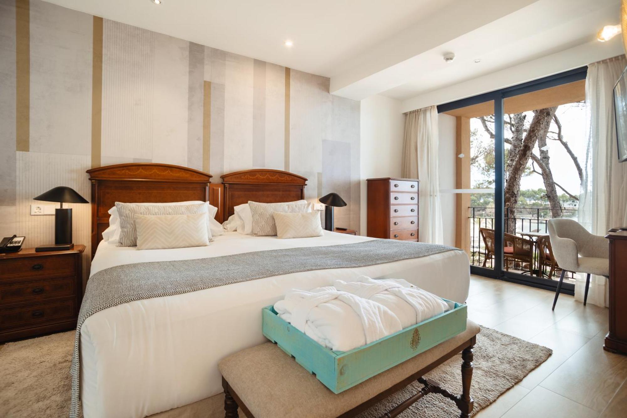 Secrets Mallorca Villamil Resort & Spa - Adults Only 帕格拉 外观 照片 A bedroom at the hotel