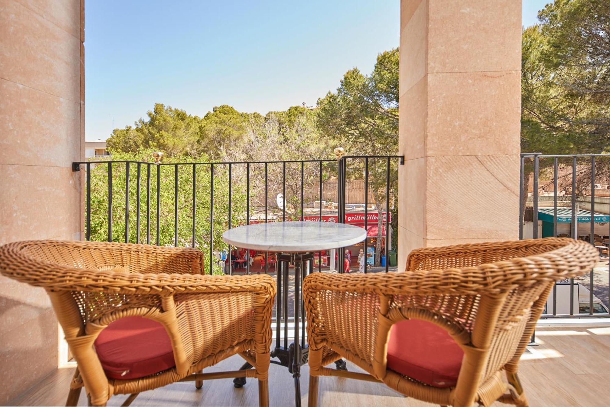 Secrets Mallorca Villamil Resort & Spa - Adults Only 帕格拉 外观 照片 A balcony at the hotel