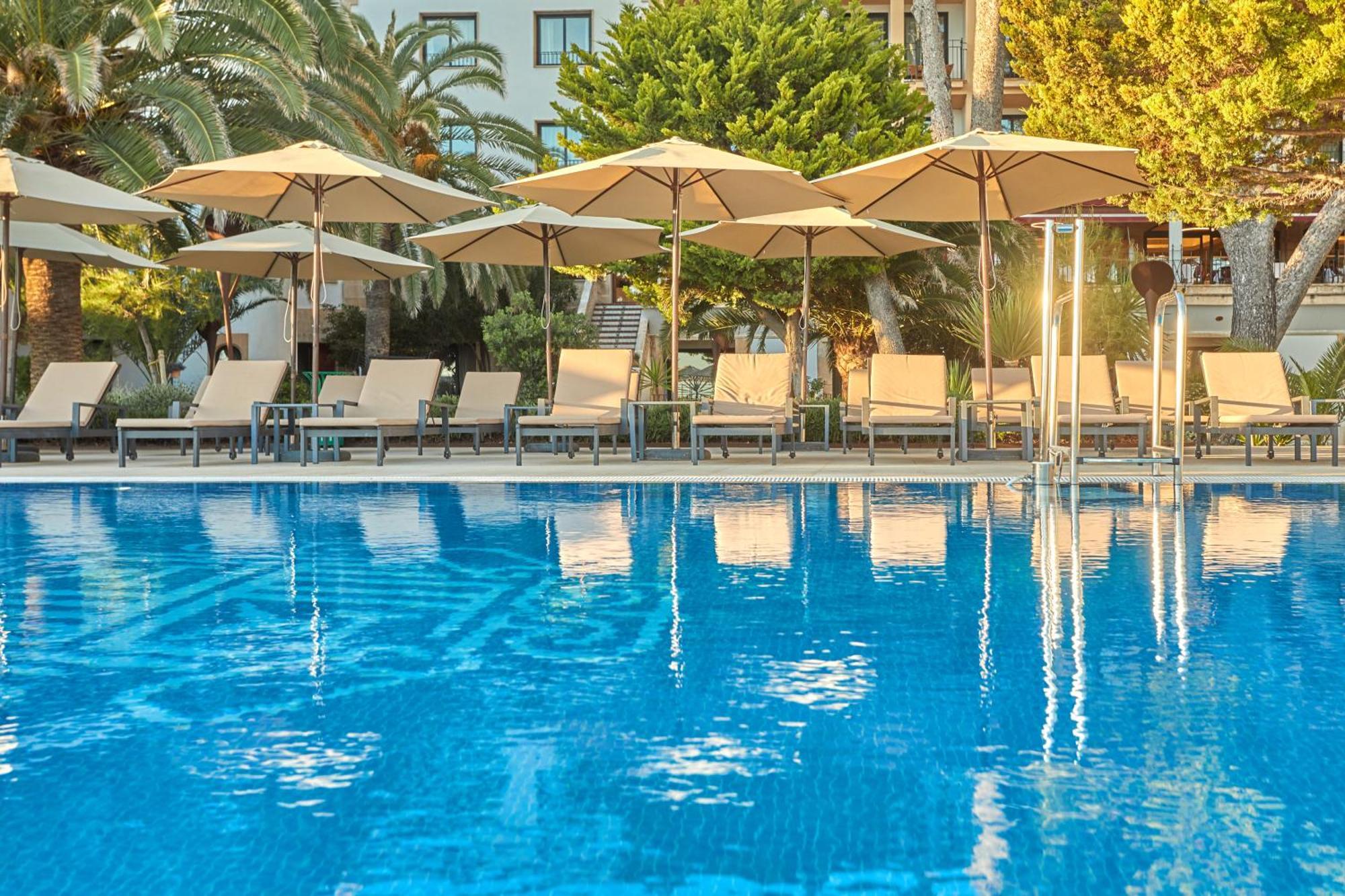 Secrets Mallorca Villamil Resort & Spa - Adults Only 帕格拉 外观 照片 The swimming pool at the hotel