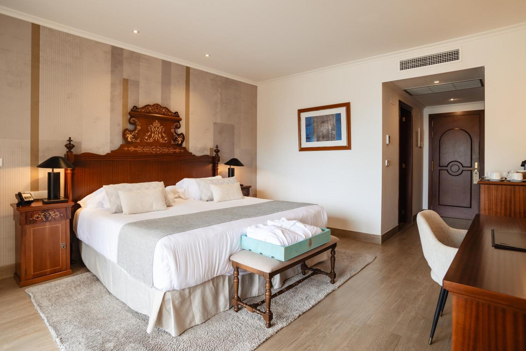 Secrets Mallorca Villamil Resort & Spa - Adults Only 帕格拉 外观 照片 A room at Hotel Alfonso IX