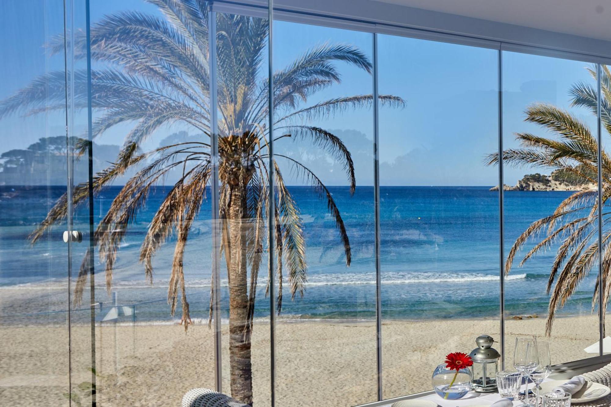Secrets Mallorca Villamil Resort & Spa - Adults Only 帕格拉 外观 照片 View of the beach from the hotel
