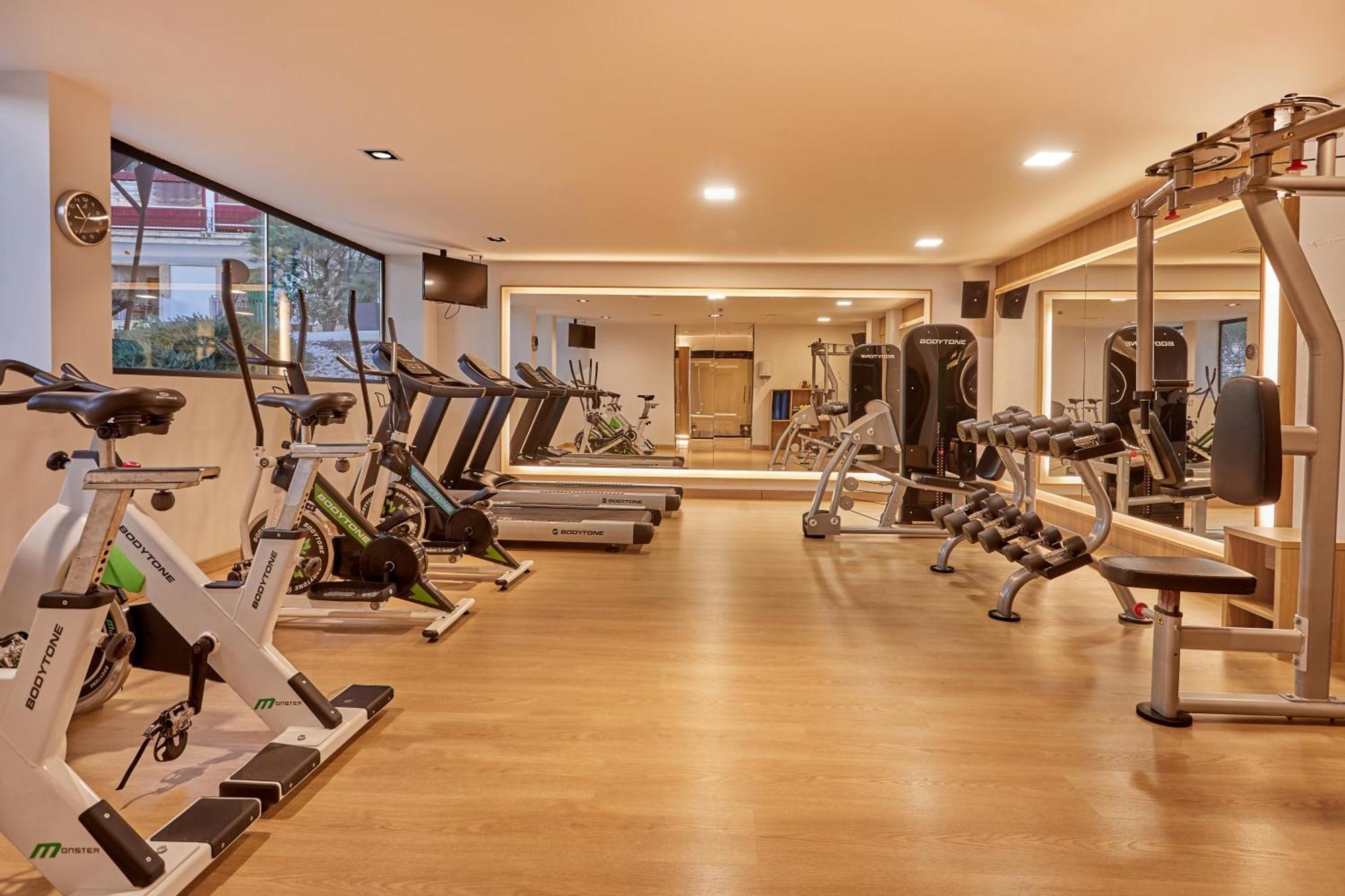 Secrets Mallorca Villamil Resort & Spa - Adults Only 帕格拉 外观 照片 The gym at the hotel