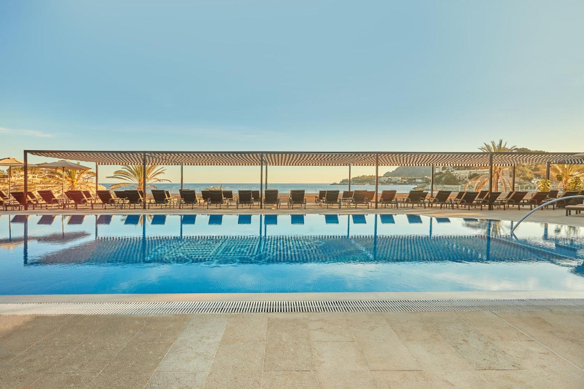 Secrets Mallorca Villamil Resort & Spa - Adults Only 帕格拉 外观 照片 The swimming pool at the hotel